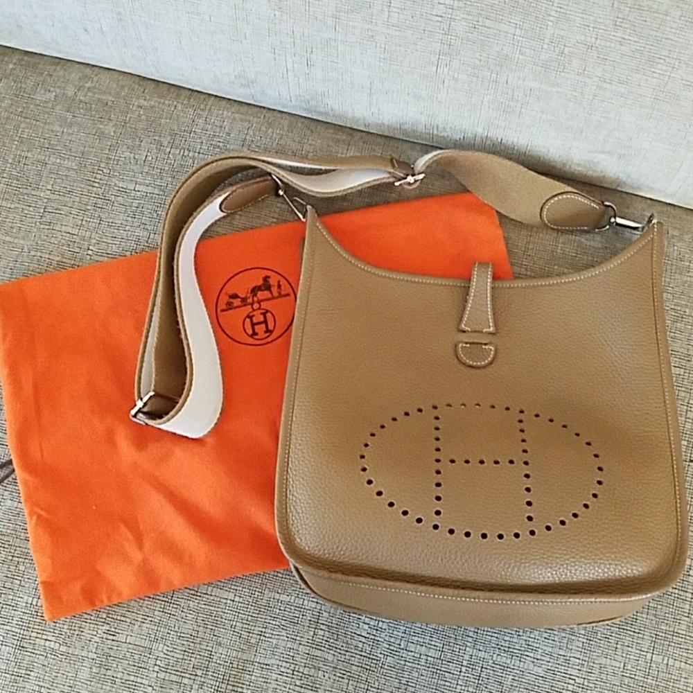 Hermes Evelyn III 29 in Gold Clemence leather